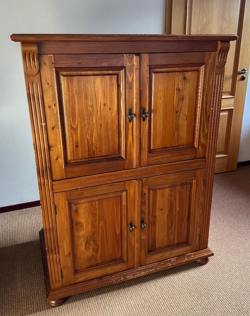 Gratis af te halen: stevige computerkast (moet nu weg!), Huis en Inrichting, Ophalen, Gebruikt, 70 tot 120 cm, 120 tot 170 cm