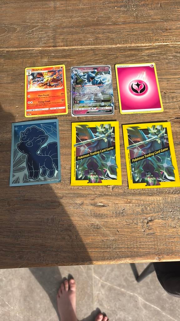 Pokémon Kaarthoesjes & Speciale Energy Kaart, Ophalen of Verzenden, Zo goed als nieuw, Sleeves of Kaarthoesjes