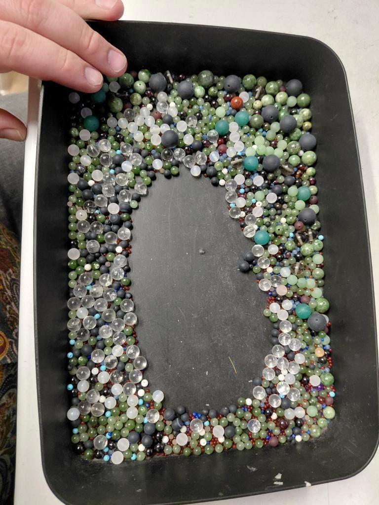 Lot met geboorde en ongeboorde edelsteen kogels, Ophalen of Verzenden