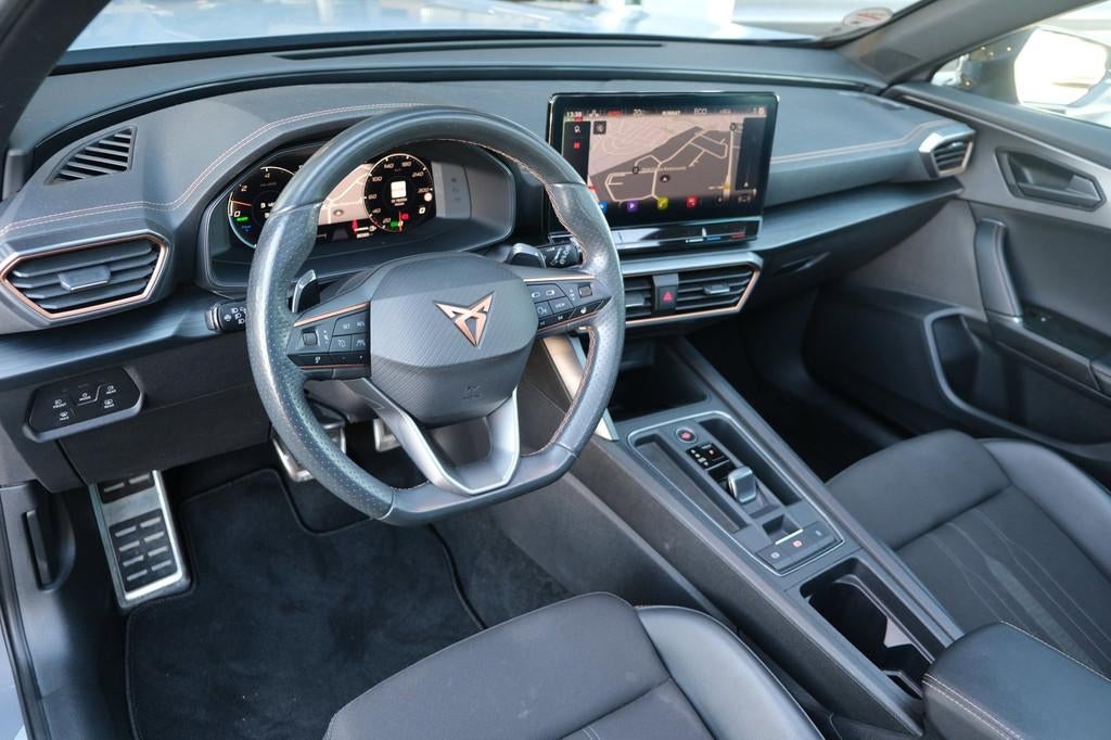 CUPRA Formentor 1.4 e-Hybrid VZ 245PK Pano Trekhaak Cam ACC, Auto's, Cupra, Gebruikt, Zwart, 4 cilinders, Formentor