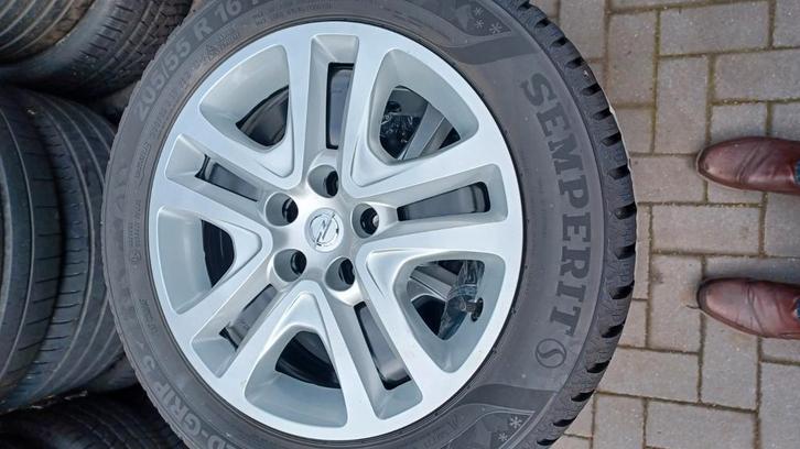 Winterbanden opel astra k tpms design velgen 205 55 16 5x105, Auto-onderdelen, Banden en Velgen, Banden en Velgen, Winterbanden