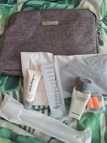 Reisset / travel set Salvatore Ferragamo, business class beschikbaar voor biedingen