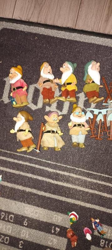 DIVERSEN FORMATEN DISNEY DE 7 DWERGEN POPPETJES beschikbaar voor biedingen