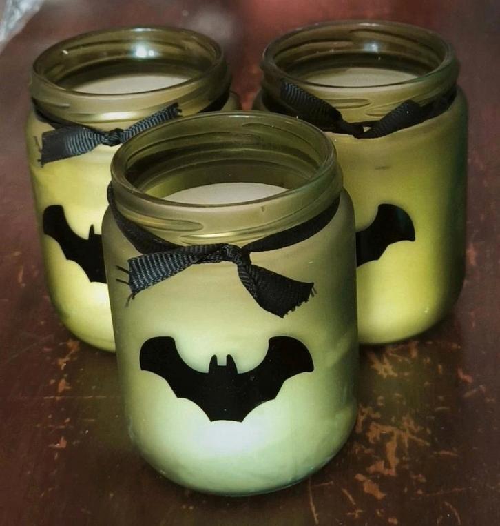 3 Kaarsjes In Houder - Vleermuizen - Gothic - Halloween, Huis en Inrichting, Woonaccessoires | Kandelaars en Kaarsen, Gebruikt