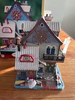 Lemax Kersthuisje Plymouth Corners Jesse's Boat Supplies, Diversen, Ophalen of Verzenden, Zo goed als nieuw
