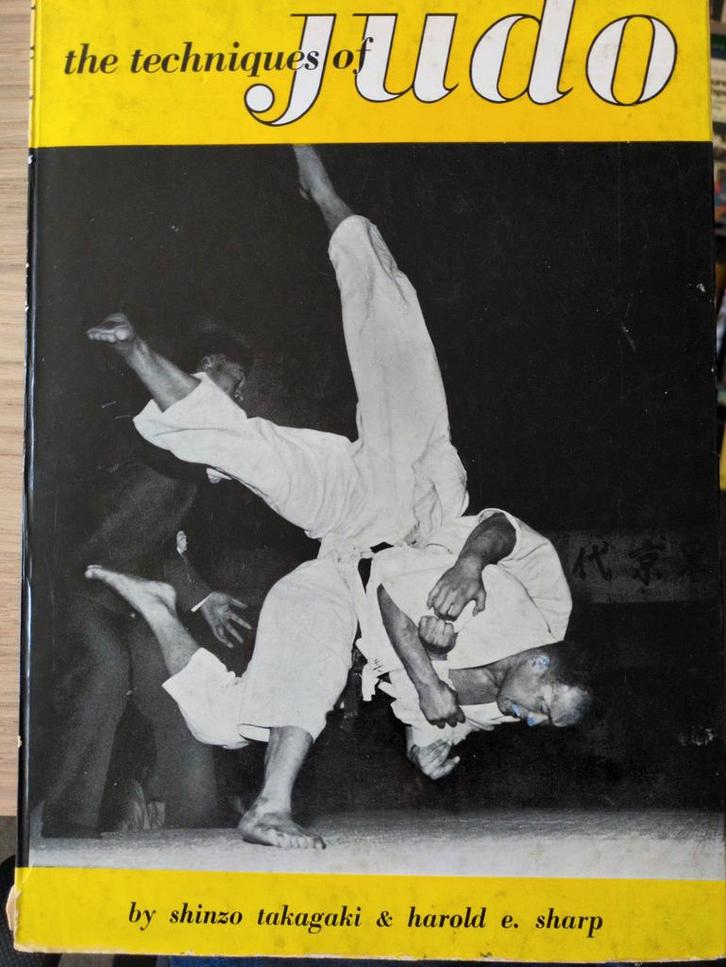 The Techniques of Judo - Takagaki & Sharp, Boeken, Sportboeken, Gelezen, Vechtsport, Ophalen of Verzenden