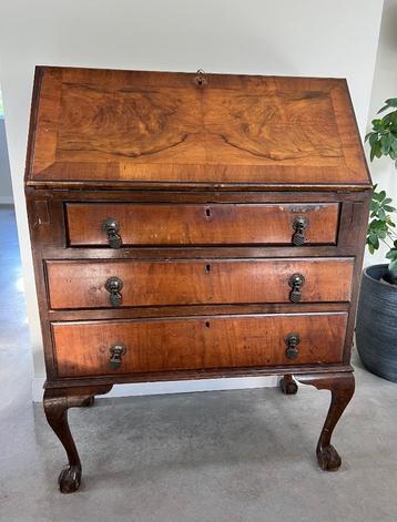 Bureau/secretaire beschikbaar voor biedingen