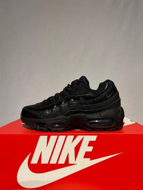 Maat 36,5 - Nike Air Max 95 Black Black-Black, Kleding | Dames, Schoenen, Zo goed als nieuw, Sneakers of Gympen, Zwart, Verzenden