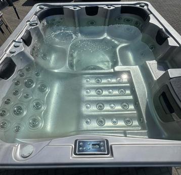 3Meter lang puur genieten balboa jacuzzi beschikbaar voor biedingen