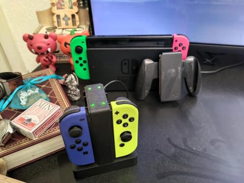 Nintendo Switch V1 met 29 spellen en veel extra's, Spelcomputers en Games, Spelcomputers | Nintendo Switch, Zo goed als nieuw