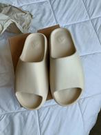 yeezy slide "bone" 44,5/10,5, Kleding | Heren, Schoenen, Overige kleuren, Nieuw, Ophalen of Verzenden, Adidas Yeezy