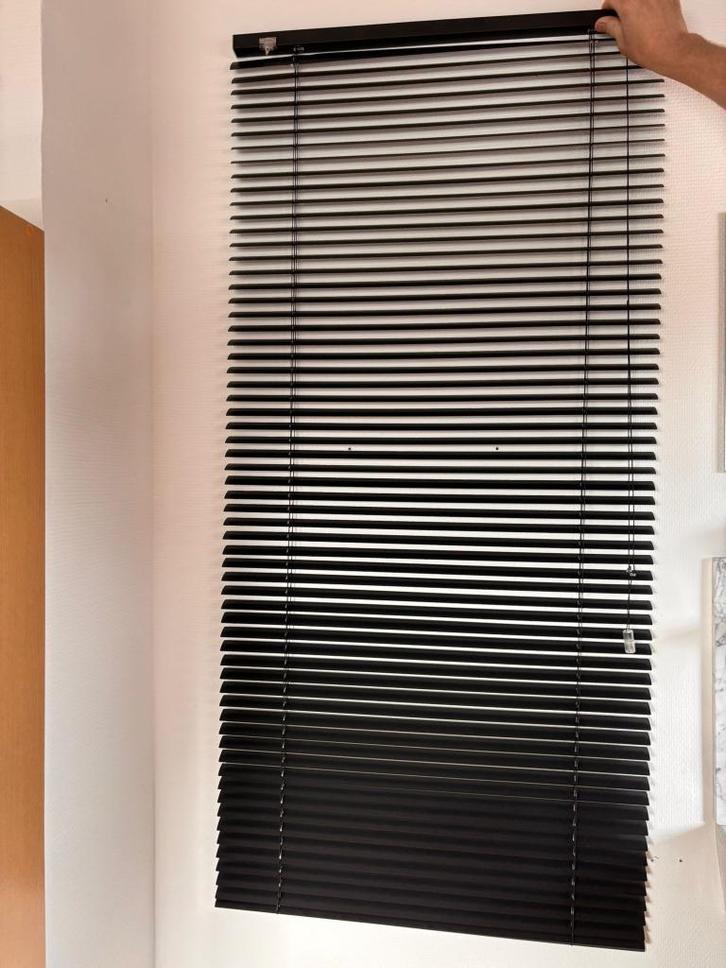 Luxaflex Lamellen Jaloezieën Mat Zwart - 4 stuks, Huis en Inrichting, Stoffering | Gordijnen en Lamellen, Zo goed als nieuw, 100 tot 150 cm