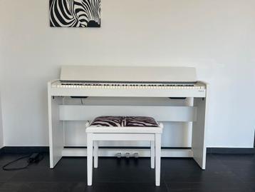 Roland digitale piano wit F-130R beschikbaar voor biedingen
