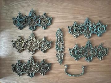 Antiek koperen meubelbeslag beschikbaar voor biedingen