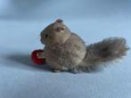Kleine oude/antieke Steiff  pom pom eekhoorn met knopje, Ophalen of Verzenden