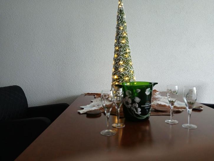 Te koop: champagnecooler met 4 bijpassende champagneglazen, Verzamelen, Glas en Borrelglaasjes, Nieuw, Overige typen, Ophalen