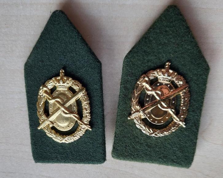 Geneeskundige Troepen emblemen, Verzamelen, Militaria | Algemeen, Landmacht, Embleem of Badge, Nederland, Ophalen of Verzenden