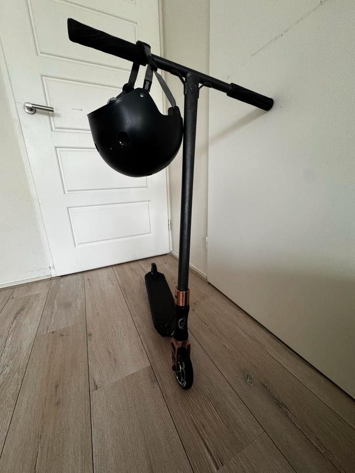 Oxelo MF 3.6 stuntstep + helm (55-58cm), Sport en Fitness, Skateboarden, Gebruikt, Overige typen, Ophalen