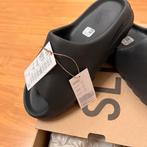 Yeezy slides onyx, Kleding | Heren, Schoenen, Zwart, Nieuw, Ophalen of Verzenden, Yeezy