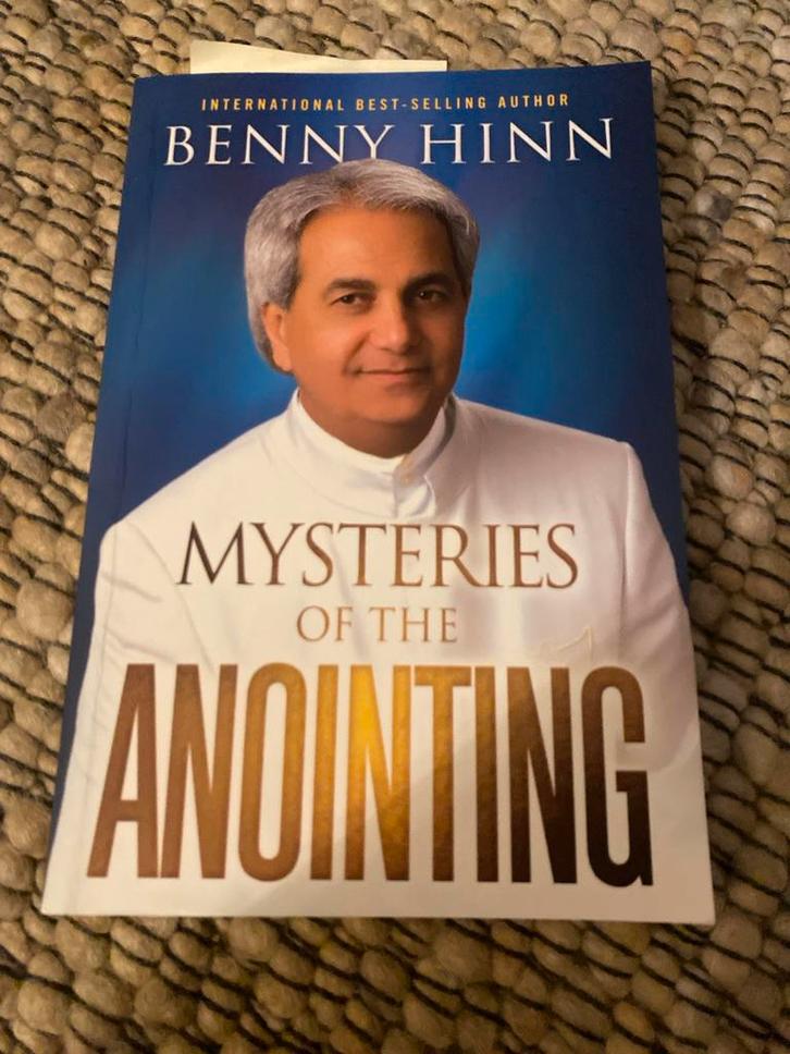 Mysteries of the Anointing - Benny Hinn, Boeken, Godsdienst en Theologie, Zo goed als nieuw, Christendom | Katholiek, Ophalen of Verzenden