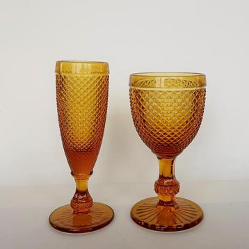 Wijnglas en Champagneglas beschikbaar voor biedingen