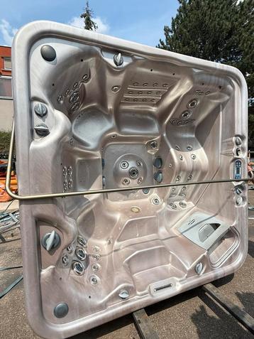 Jacuzzi balboa 230cm x 230cm beschikbaar voor biedingen