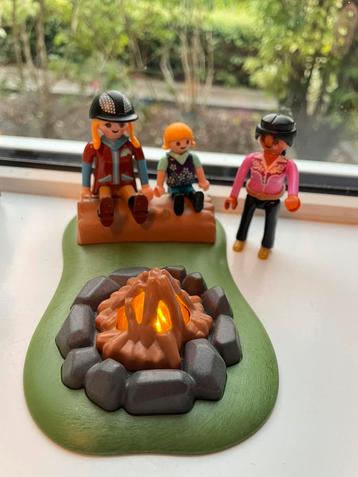 Playmobil kampvuur met paarden beschikbaar voor biedingen