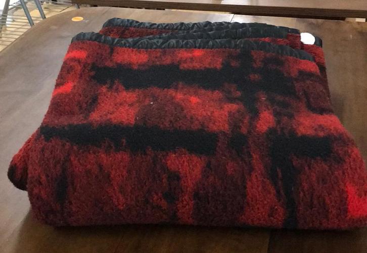 Hatema deken orlon Dupont acrylic  200  230, Huis en Inrichting, Woonaccessoires | Plaids en Woondekens, Ophalen of Verzenden