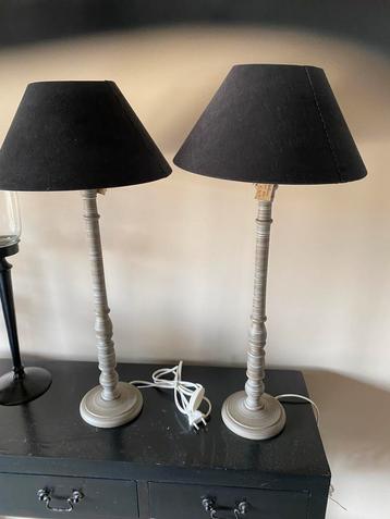 Twee prachtige schemerlampen beschikbaar voor biedingen