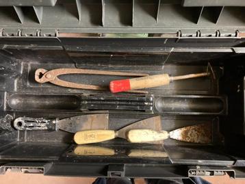 Gereedschap koffer trekveer hout beitels krabber monier-tang beschikbaar voor biedingen
