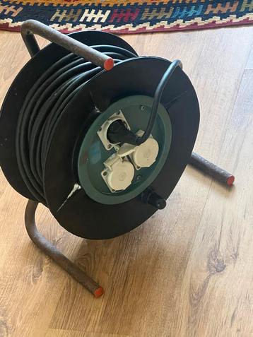 Verlengsnoer haspel met stopcontacten 25 meter lang beschikbaar voor biedingen