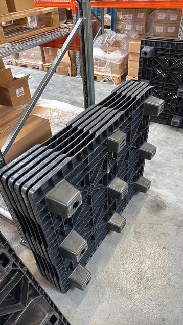 Pallets Kunststof 120cm x 100cm beschikbaar voor biedingen