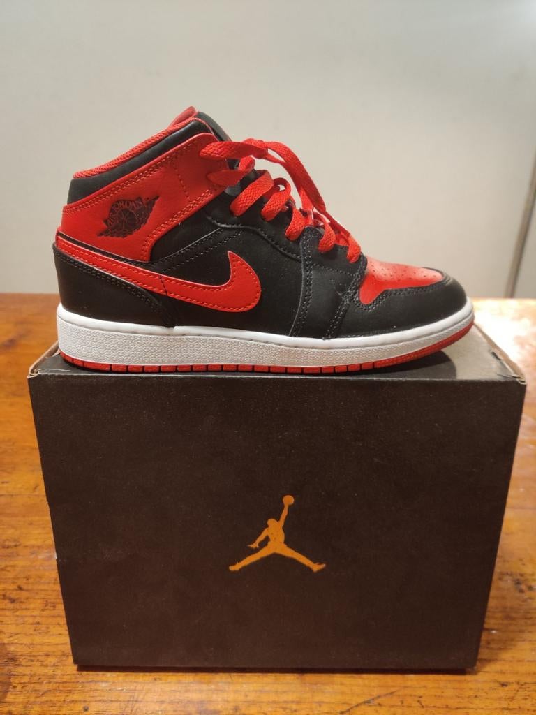 Nike Air Jordan 1 MID (GS) Schoenen 36.5, Jongen of Meisje, Schoenen, Ophalen of Verzenden, Zo goed als nieuw