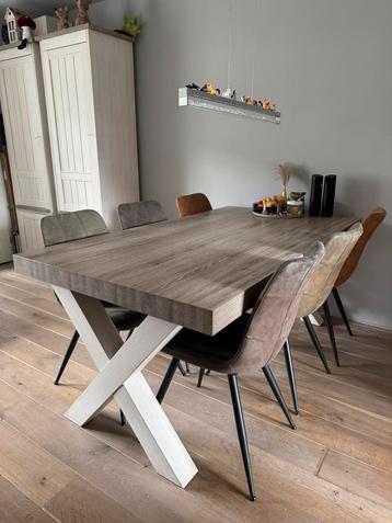 Eettafel (landelijke woonserie Yumali) beschikbaar voor biedingen