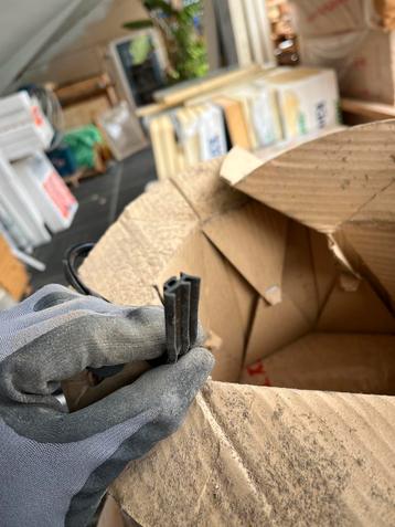 Beglazingsdichting op rol - glasrubber beschikbaar voor biedingen