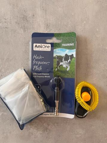 Training Dog kit: whistle + clicker + foldable bowl beschikbaar voor biedingen