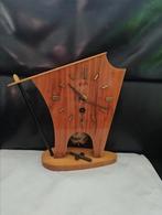 👉Apart tafel klokje (wuba??) met sleutel en slinger, Ophalen of Verzenden