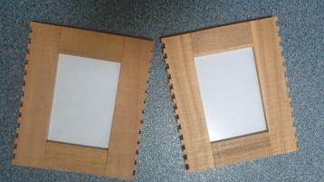 Twee Houten fotolijstjes  beschikbaar voor biedingen