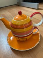 Oranje theepot met kop en schotel Jodi-nv, helemaal nieuw, Ophalen of Verzenden, Zo goed als nieuw, Overige stijlen, Kop(pen) en/of Schotel(s)