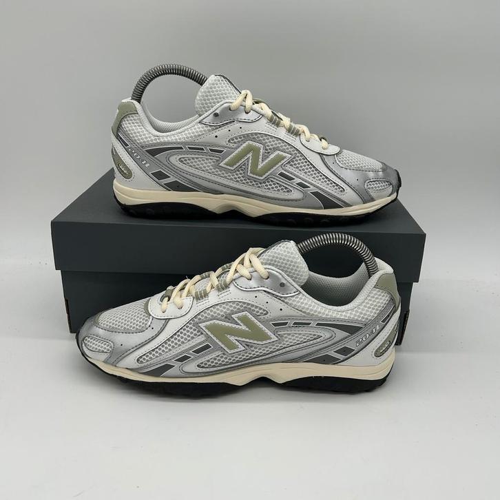New balance 204L silver metallic/sage green maat 38,5, Kleding | Heren, Schoenen, Nieuw, Sneakers of Gympen, Overige kleuren, Ophalen of Verzenden