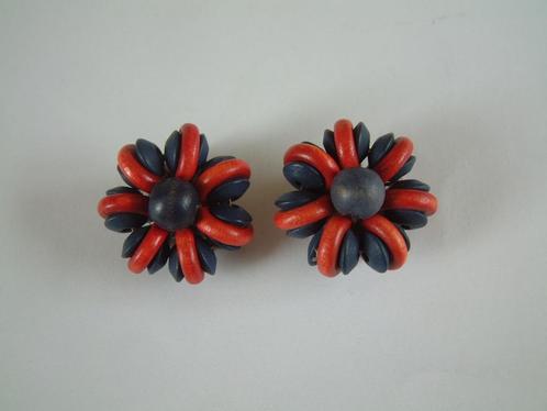 oude jaren 60 oorbellen rood/blauw hout clips, Sieraden, Tassen en Uiterlijk, Oorbellen, Overige materialen, Ophalen of Verzenden
