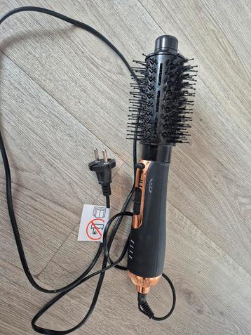 Elle Föhnborstel - Perfecte Styling beschikbaar voor biedingen