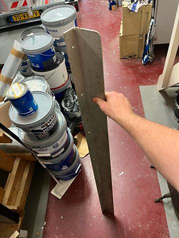 Aluminium hoeklijn 130x8x4 beschikbaar voor biedingen