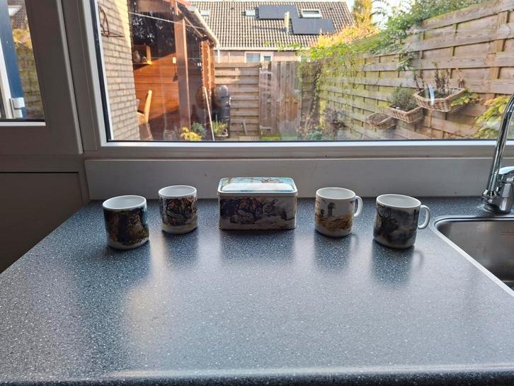 Rien Poortvliet Blik met 4 Kopjes, Huis en Inrichting, Keuken | Keukenbenodigdheden, Gebruikt, Ophalen of Verzenden