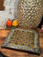 Souvenir s.a handmade of massive bronze schaakbord schaken, Ophalen of Verzenden, Gebruikt, Souvenir s.a