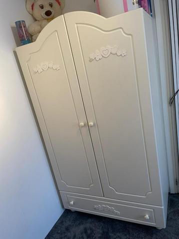 kinderkamer beschikbaar voor biedingen