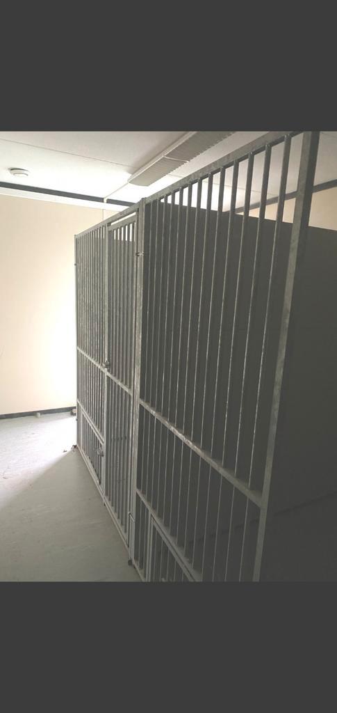 3 nieuwe CORTON kennels 1,5 bij 2m compleet!, Dieren en Toebehoren, Hondenhokken, Zo goed als nieuw, Hondenkennel, 100 cm of meer