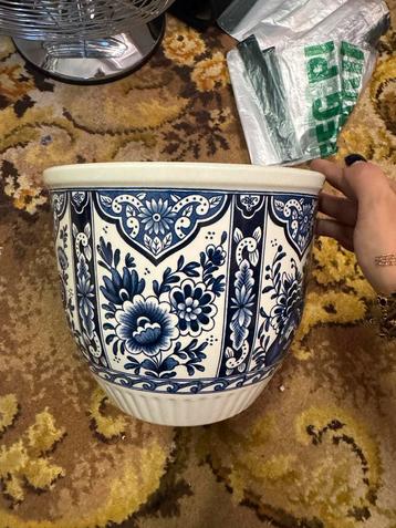 Mooie Delfts Blauwe Bloempot van Boch beschikbaar voor biedingen