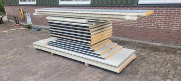 Partij Sandwichpanelen, diverse lengtes en dikte.  Ruim 20m2 beschikbaar voor biedingen