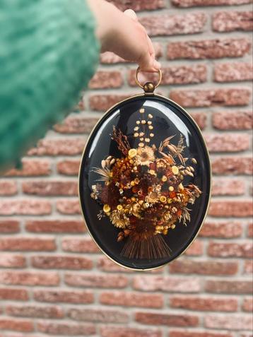 Uniek vintage bolschilderij met droogbloemen 32 bij 23 cm beschikbaar voor biedingen